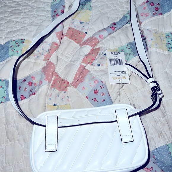 2 cute fannies! 
Brown w/ tags
White missing tag unfortunately but photo shows - Picture 3 of 3